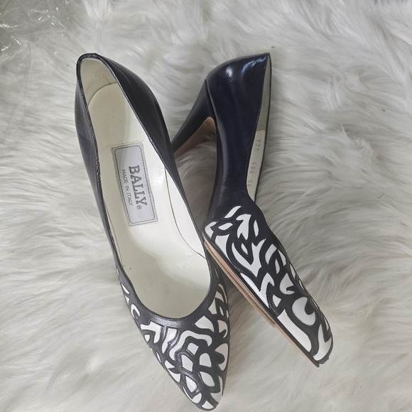 Bally Shoes - VINTAGE 1980 Bally blue White Leather High Heel Shoe MADE in ITALY sz 6.5M